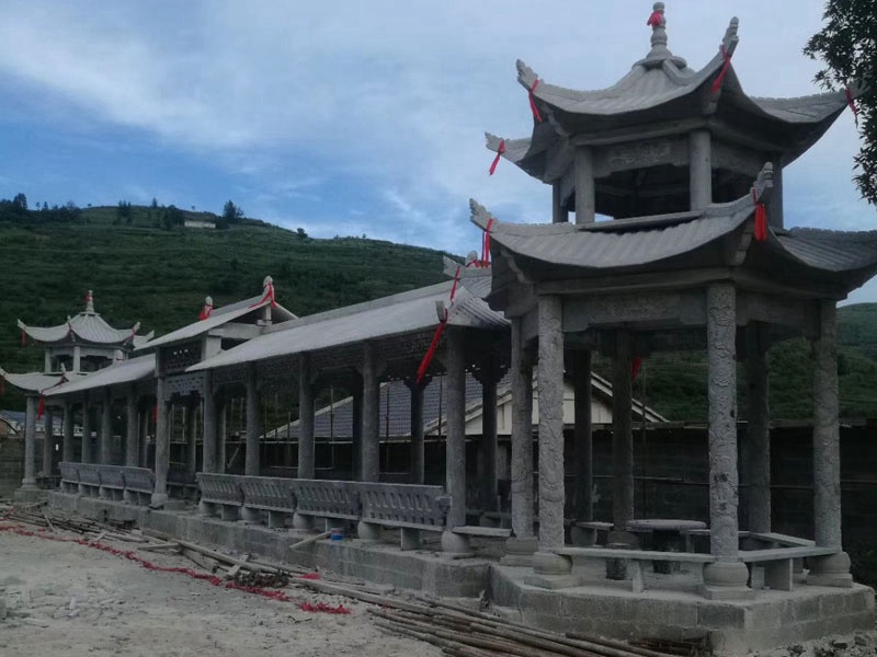 大草原風(fēng)景區(qū)石雕長廊涼亭
