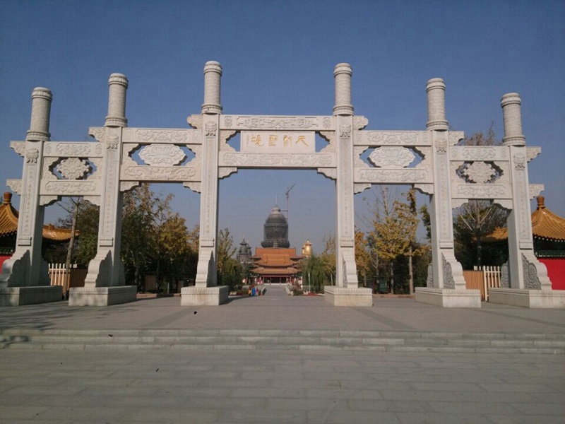 寺廟大型廣場石牌坊