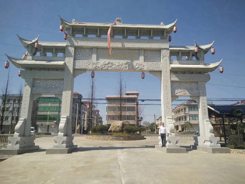 小區(qū)門口石牌坊