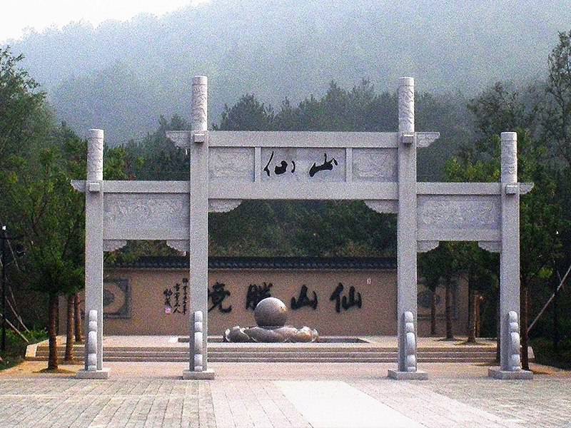 景區(qū)三門簡(jiǎn)單石牌坊