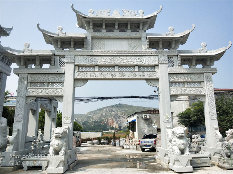 農(nóng)村三門(mén)五樓石牌坊圖片