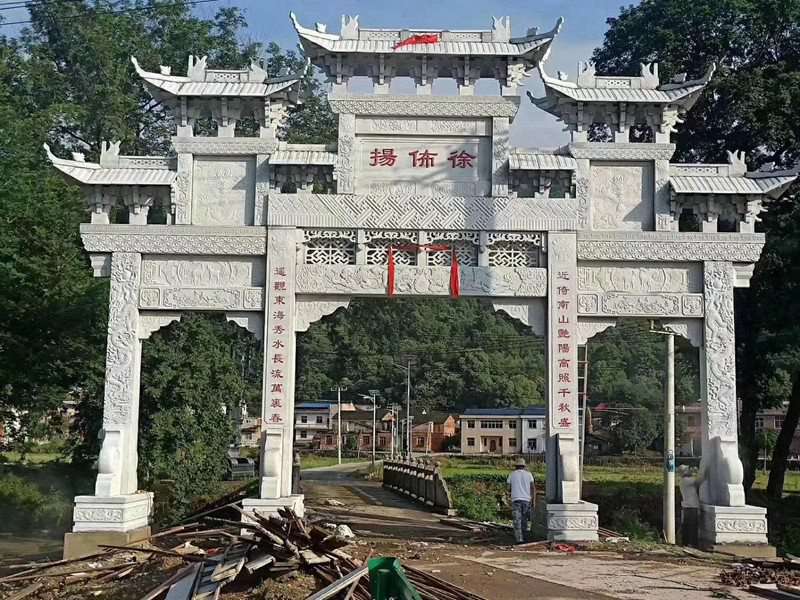 貴州農村石牌樓