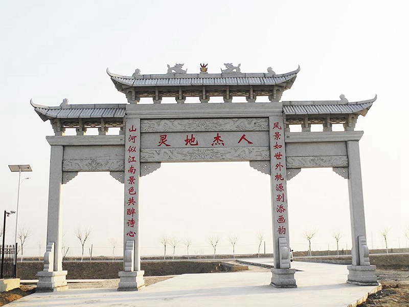 農(nóng)村三門三樓石牌坊圖片